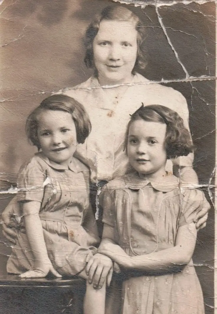 Mother and daughters vintage photo restoration example - Original
